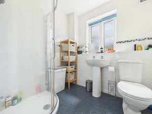 Family Shower Room- click for photo gallery